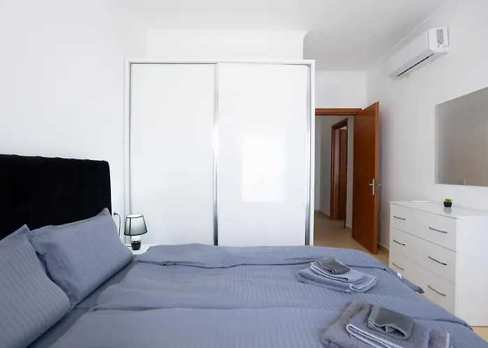 Sea View-Sunlit Coast Apartment Durrs