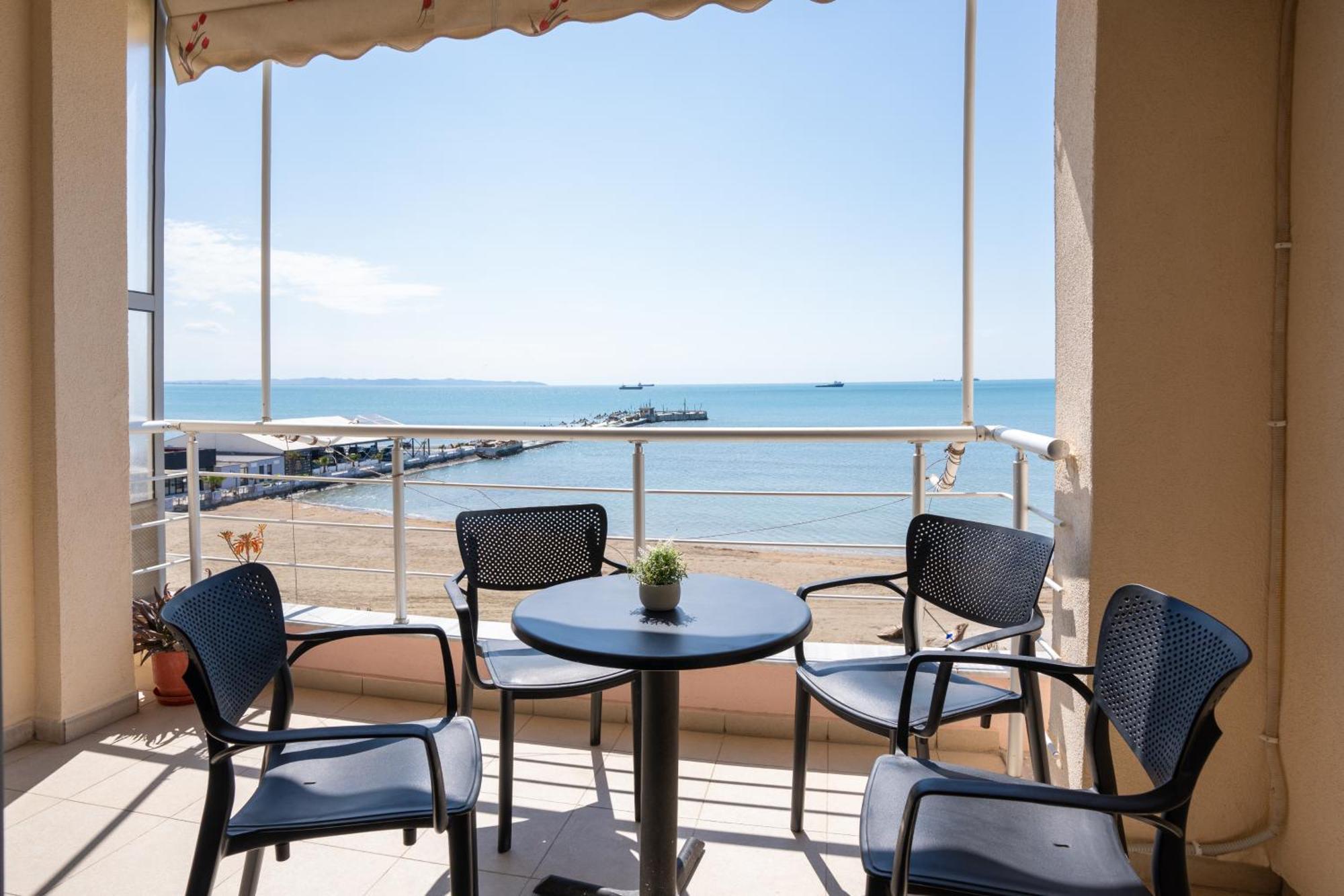 Sea View-sunlit Coast Durrs